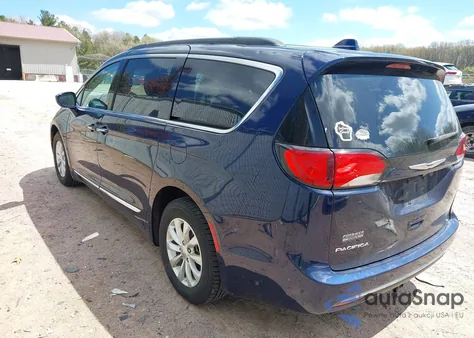 2017 Chrysler Pacifica Touring-L z USA, uszkodzony, nr VIN 2C4RC1BG7HR514864